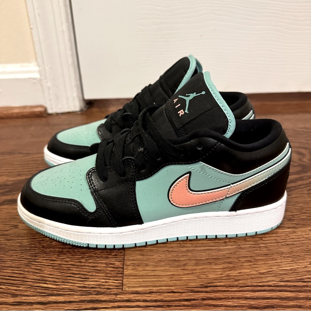 Nike Kids'/Women’s Air Jordan 1 Low in Black and Teal